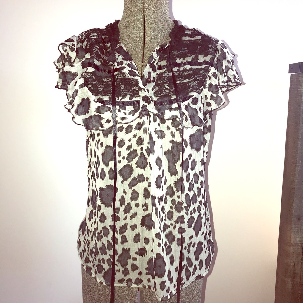 Animal print sheer blouse. Leopard print